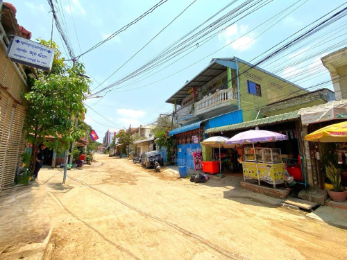 ផ្ទះអាជីវកម្មលក់បន្ទាន់ខ្លាំង ទីតាំងនៅសែនសុខ