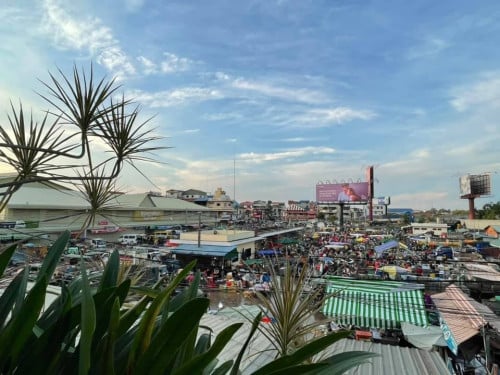 ផ្ទះលក់ជិតផ្សារច្បារអំពៅ