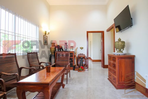 ក្រុងតាខ្មៅ​ វីឡា |៣បន្ទប់គេង| ៤បន្ទប់ទឹក| លក់