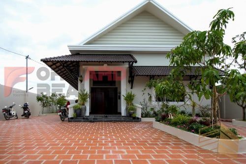 ក្រុងតាខ្មៅ​ វីឡា |៣បន្ទប់គេង| ៤បន្ទប់ទឹក| លក់