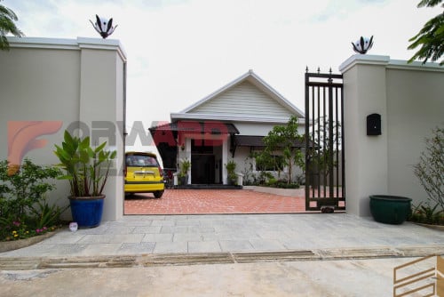 ក្រុងតាខ្មៅ​ វីឡា |៣បន្ទប់គេង| ៤បន្ទប់ទឹក| លក់