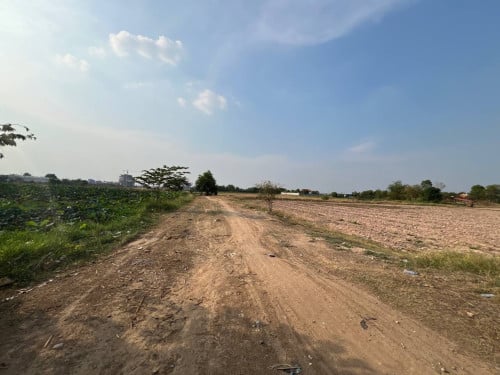 ដីលក់ក្រាំងធ្នង់​ផ្លូវ២ សែនសុខ​ ភ្នំពេញ​
