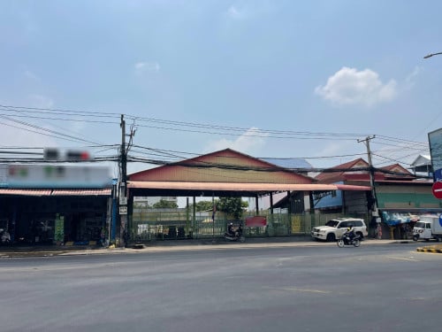 ឃ្លាំងសម្រាប់ជួលនៅជ្រោយចង្វារ