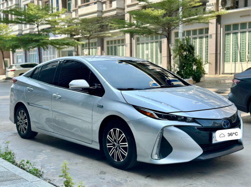 ឡានលក់ Prius Prime Premium 017 ពណ័ទឹកប្រាក់ AutoCheck កប់