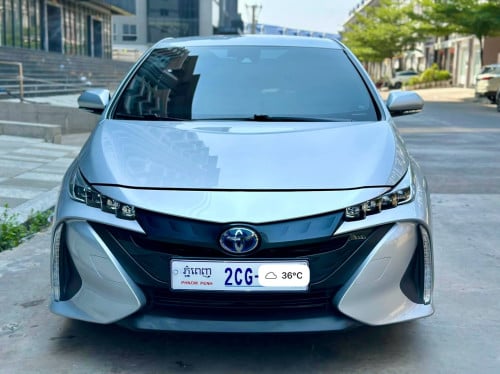 ឡានលក់ Prius Prime Premium 017 ពណ័ទឹកប្រាក់ AutoCheck កប់