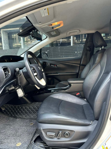 ឡានលក់ Prius Prime Premium 017 ពណ័ទឹកប្រាក់ AutoCheck កប់