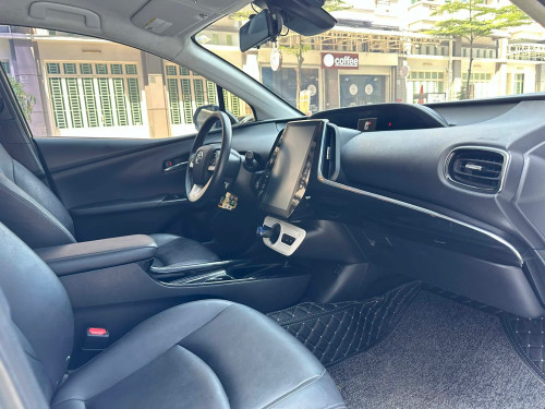 ឡានលក់ Prius Prime Premium 017 ពណ័ទឹកប្រាក់ AutoCheck កប់
