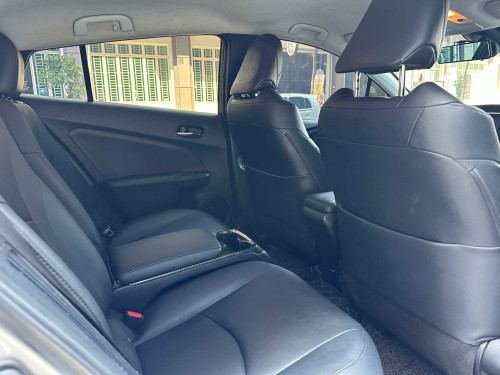ឡានលក់ Prius Prime Premium 017 ពណ័ទឹកប្រាក់ AutoCheck កប់