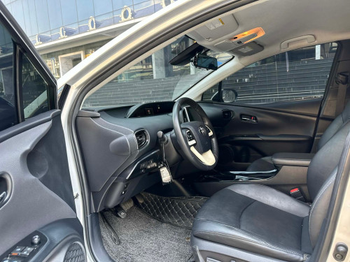 ឡានលក់ Prius Prime Premium 017 ពណ័ទឹកប្រាក់ AutoCheck កប់