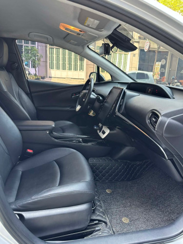 ឡានលក់ Prius Prime Premium 017 ពណ័ទឹកប្រាក់ AutoCheck កប់