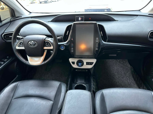 ឡានលក់ Prius Prime Premium 017 ពណ័ទឹកប្រាក់ AutoCheck កប់