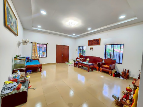 ✅ផ្ទះ និង​ ដី សម្រាប់លក់ នៅជិតរង្វង់មូលគួស្រូវ (H-15782)