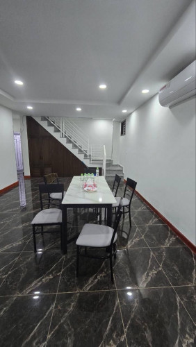 🏠ផ្ទះជួល,ទីតាំង​ សាលាសុវណ្ណភូមិ,មាន3បន្ទប់គេង,2000$/ខែ