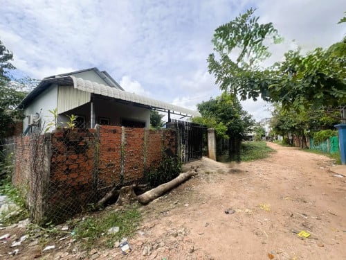 🏦House Available for Urgent Sale at a Special Price (Negotiable).