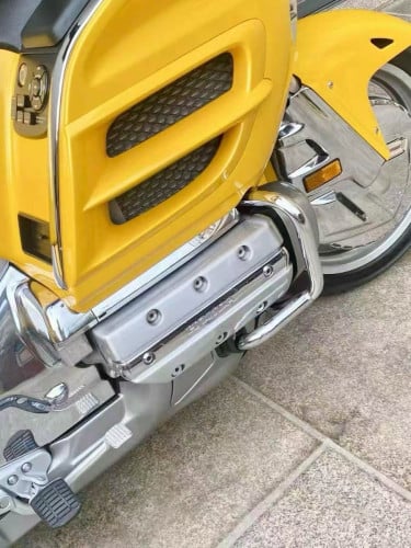 🛵 Honda Gold Wing (ម៉ូតូហុងដាហ្គោលវីង)