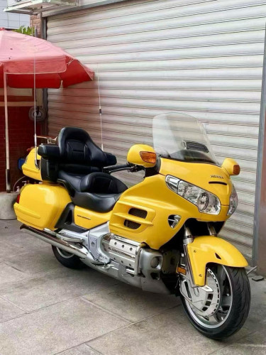 🛵 Honda Gold Wing (ម៉ូតូហុងដាហ្គោលវីង)