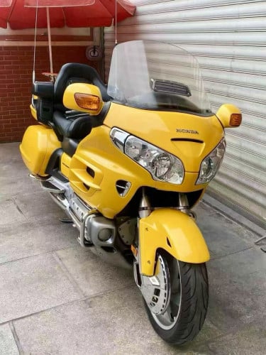 🛵 Honda Gold Wing (ម៉ូតូហុងដាហ្គោលវីង)
