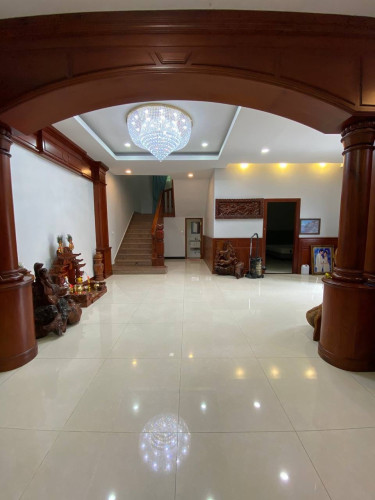 វីឡាទោលVIPលក់នៅបុរីអង្គរភ្នំពេញ គម្រោង2 នៅជិតអុីអនសែនសុខ