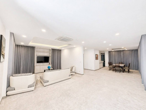 5 bed + 6 bath Queen Villa for Rent in Chipmong 50M