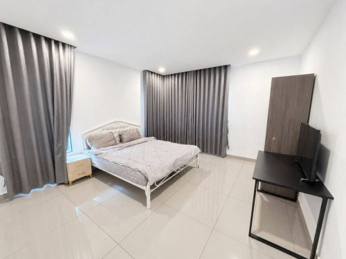 5 bed + 6 bath Queen Villa for Rent in Chipmong 50M