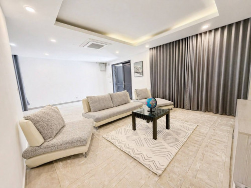 5 bed + 6 bath Queen Villa for Rent in Chipmong 50M