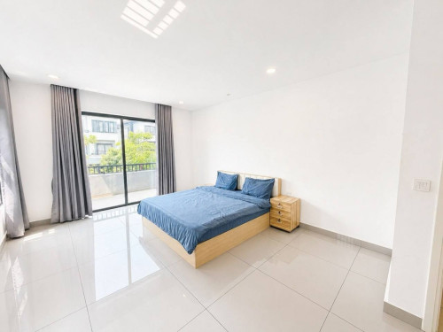 5 bed + 6 bath Queen Villa for Rent in Chipmong 50M