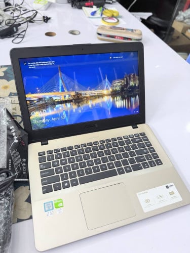 ASUS VivoBook x442U