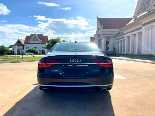 Audi A8L 2015