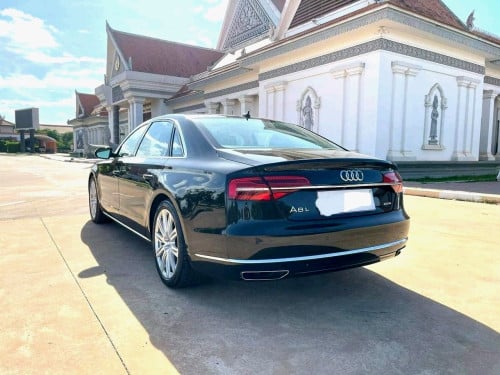 Audi A8L 2015