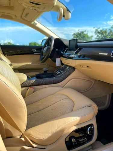 Audi A8L 2015