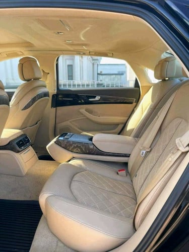 Audi A8L 2015