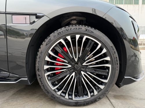 AVATR 12 Ultra All-Electric AWD 705KM