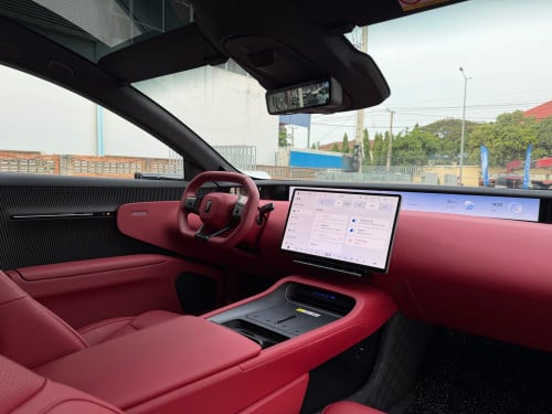 AVATR 12 Ultra All-Electric AWD 705KM