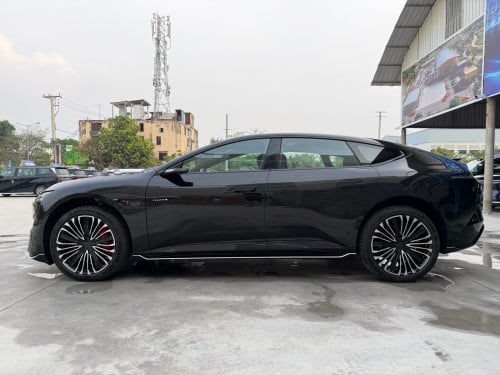 AVATR 12 Ultra All-Electric AWD 705KM