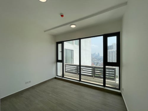 CHEAP PRICE!!!Selling ONLY 75,000$ LOFT Unit 2 Beds and 2 Baths in Urban Village Phase 2
