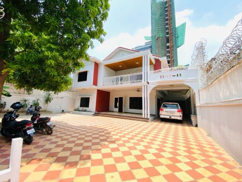 Commercial Villa For Rent In BKK1 Good For Clinic Company International School