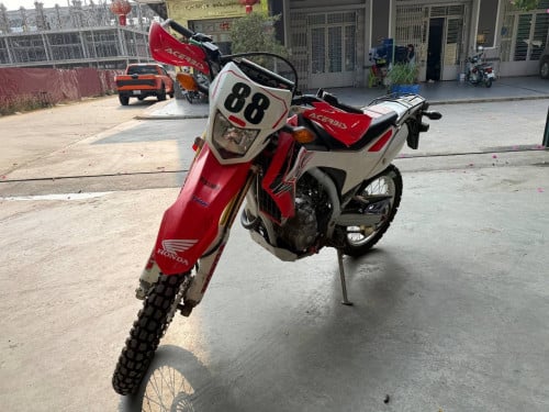 CRF250L ទើបមកដល់ពីប្រទេសជប៉ុនមកឃ្លាំងយើងខ្ញុំ