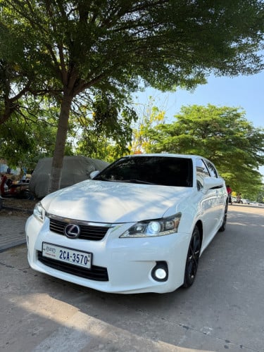 Ct200h 2013 full premiumអាគុ2023មួយធុង