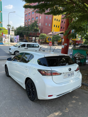 Ct200h 2013 full premiumអាគុ2023មួយធុង