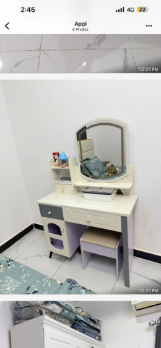 DressinG table