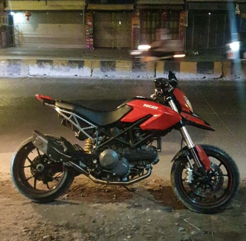 Ducati Hypermotard 796cc