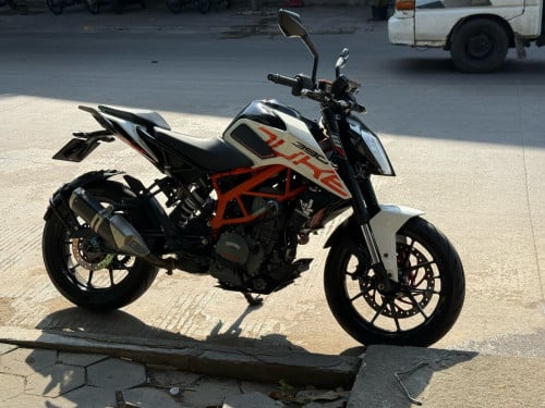 Duke390