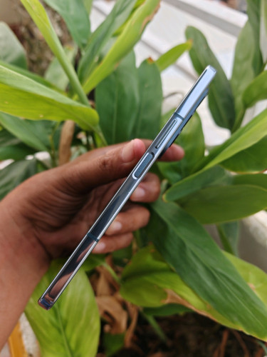 Fold4 12g/256g(Sim1&eSim)វៃដូរបាន👉$415
