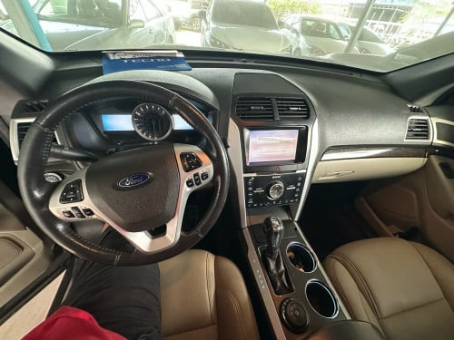 Ford 2013 Full option ឡានម្ចាស់ផ្ទាល់ឡានមូលអត់មានបុក ម៉ាសុីនប្រអប់លេខនៅថ្មីមិនដែរធ្វើ កៅអី 3ជួរ