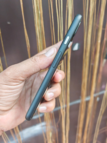 Google Pixel4 4g/64g👉(វៃដូរបាន)👉$75