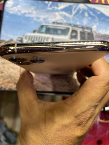 iPhone 11 Pro Max លក់ខាត