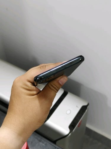 iPhone 11 Pro max 64g តួ95% អេក្រង់ថ្មី អត់ស្កេន