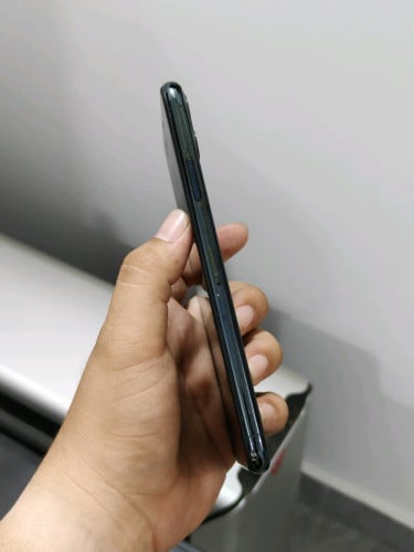 iPhone 11 Pro max 64g តួ95% អេក្រង់ថ្មី អត់ស្កេន