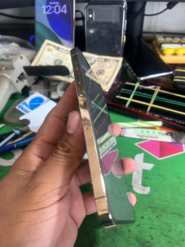 Iphone 12 pro max gold