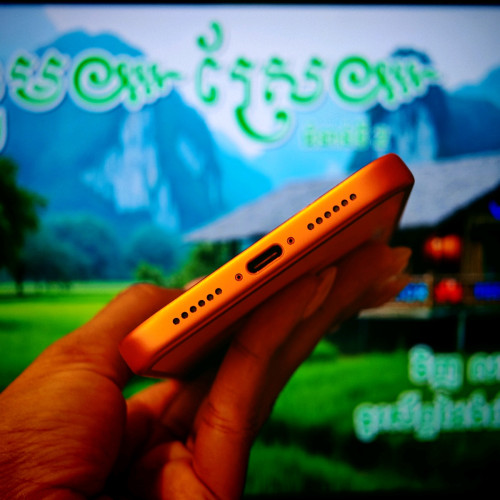 iPhone 17 Pro Max ស្អាត99%(វ៉ៃដូបាន)មានធានាច្បាស់លាស់ត្រឹមត្រូវ